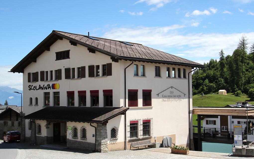 Standort des Kindergartens und der Primarschule der Schulen Laax Falera Sagogn Schluein in Falera (Graubünden)