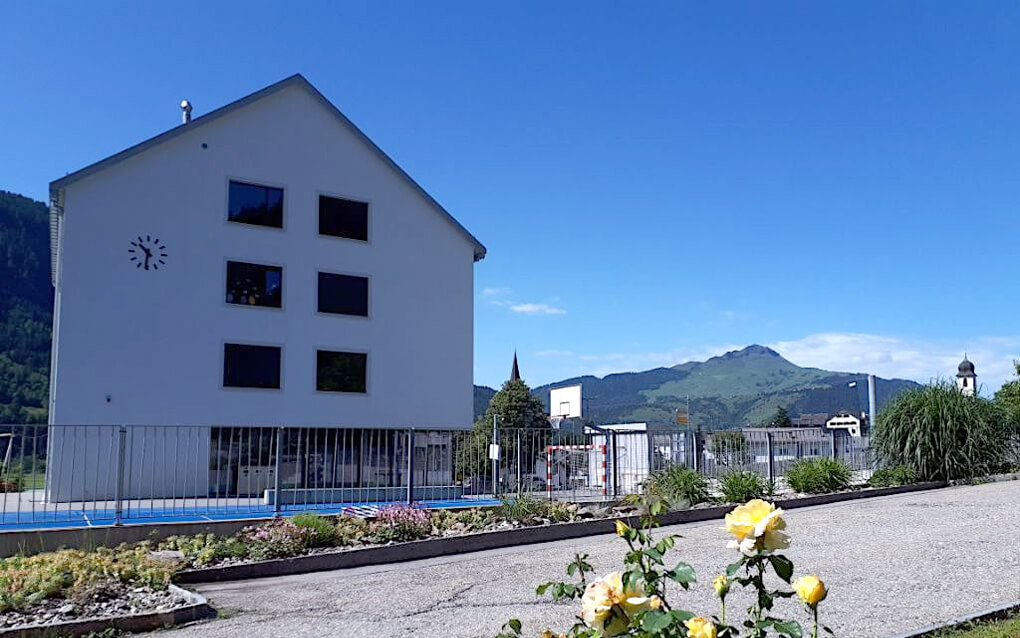 Schulhaus der Schulen Laax Falera Sagogn Schluein in Sagogn (Graubünden)